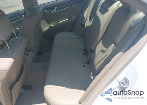 2013 Mercedes-Benz C 250 Luxury/Sport из США, поврежденный, VIN WDDGF4HB8DA845940